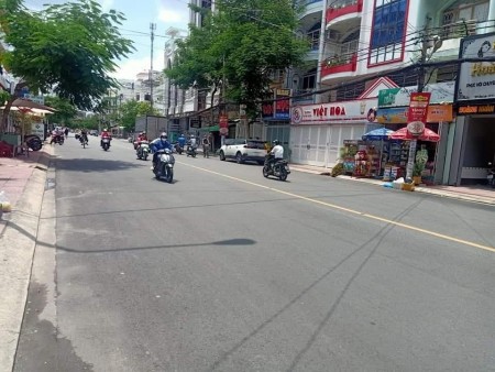 Bán nhà nguyên căn mặt tiền Lý Chiêu Hoàng giá bán 9 tỷ lô góc chiều ngang 5,7m Cấp 4