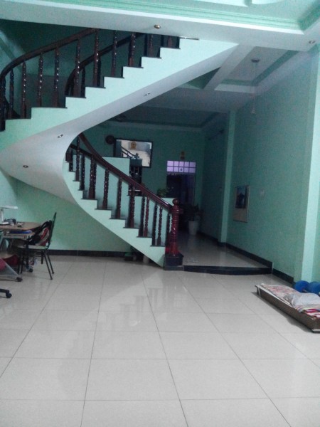 Bàn gấp nhà mặt tiền đường 10m, gần chợ Thới Tứ, gần khu công nghiệp Tân Thới Hiệp