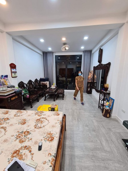 Bán căn hộ cao cấp chính chủ Đại Sứ Quán, Tây Hồ, giá rẻ nhất khu vực 20 tỷ bàn giao ngay