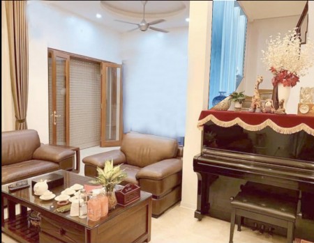 Bán nhà Trần Thái Tông 49m x 5T, mặt tiền 4.5, nhỉnh 5 tỷ có thương lượng