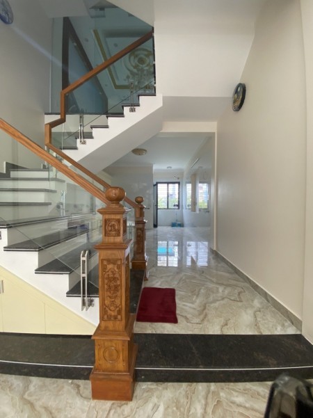 Bán nhà xây mới phong cách hiện đại pha cổ điển, nhà xây chắc chắn, thiết kế hiện đại