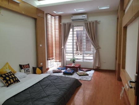 Bán nhà Quan Nhân, nhỉnh 5 tỷ xe 7 chỗ đỗ cửa. ngay cạnh Royal city buôn bán tấp nập
