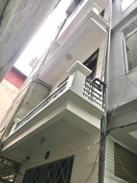 Mặt ngõ đường Láng Đống Đa 5 tầng mặt tiền 4.2m giá bán 3.25 tỷ lh 0902224679