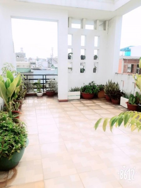 Bán nhà nguyên căn 4 tầng đúc, xe hơi đỗ cửa, diện tích đẹp giá hot nhất giá 7.5 tỷ, thương lượng