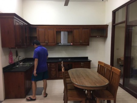 Bán nhà riêng nguyên căn vào ở luôn, phố Lĩnh Nam, diện tích 32m2, 5 tầng, giá bán 2.35 tỷ