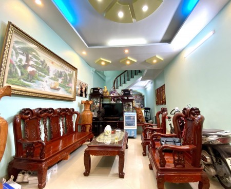 Bán Nhà Hoàng Như Tiếp dân xây gần phố 2 mặt tiền thoáng ngõ 3 gác thông diện tích 52m2