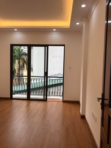 Bán nhà nguyên căn view hồ Thuỵ Khuế, diện tích 45m2, giá bán nhỉnh 7 tỷ, đúc 5 tầng
