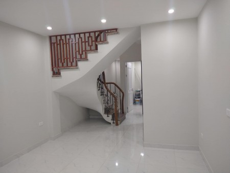 Bán nhà nguyên căn ngõ 8 Lê Quang Đạo, giá hơn 3 tỷ, sổ đỏ chính liên hệ 0398238688