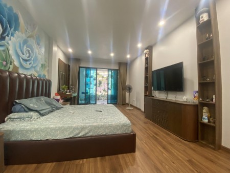 Bán nhà Thịnh Quang diện tích sử dụng 2.8 tỷ, diện tích 32m2, đúc 4 tầng, lh 0938891135