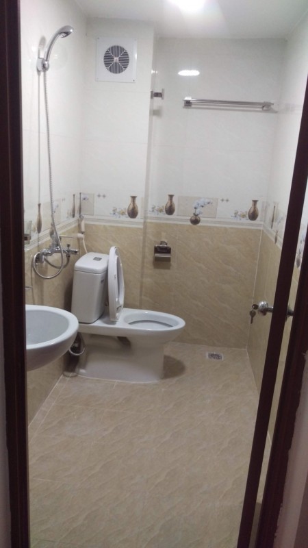 Bán nhà Cát Linh 43m2 5 tầng. Sát phố. Đẹp lung linh. Vào ở luôn. Giá 4.5 tỷ có TL