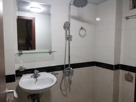 Bán nhà Khâm Thiên 25m2. Nhà đẹp ở luôn. Hàng xóm mặt phố. Giá 2.35 tỷ