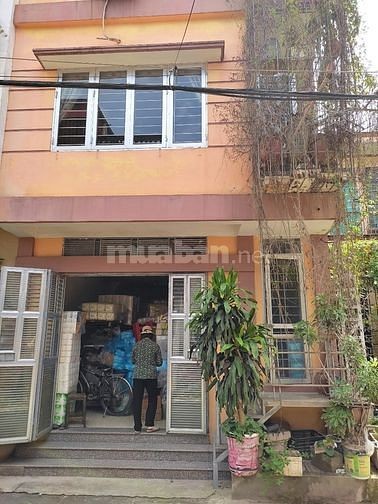 Chính chủ cho thuê dài hạn nhà 3 tầng mặt đường to giá rẻ tại Yên Viên, Gia Lâm