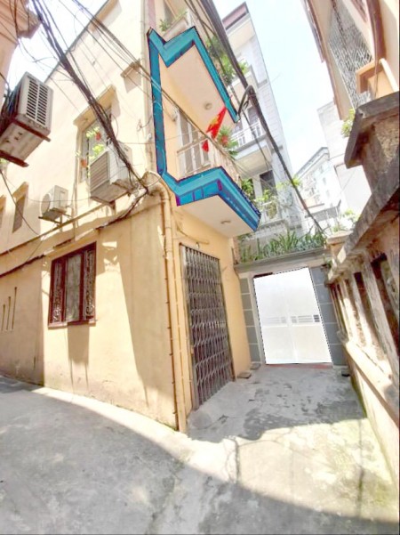 Bán gấp nhà phố Duy Tân, DT 39m2, LÔ GÓC 2 mặt tiền, 3 tỷ có thương lượng