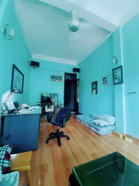 Bán nhà mặt phố Chùa bộc đúc bê tông cốt thép 5 tầng. giá bán 31 tỷ còn mới guyên