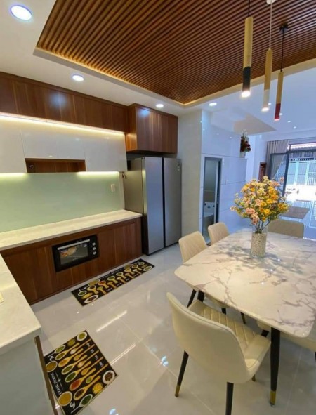 Nhà Cách Trung Tâm 10 Phút Đi Xe, tiện ích đủ, công năng đủ, 1 trệt, 2 lầu đúc kiên cố