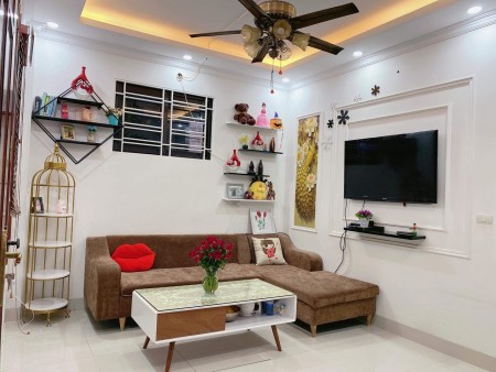 Bán nhà chính chủ Ngõ 22 phố Ngô Gia Khảm Ngọc Lâm, Long Biên, dtsd 36m2 5 tầng đúc, giá 3 tỷ