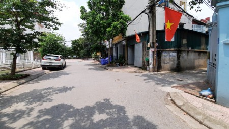 Bán nhà Ngọc Thuỵ Quận Long Biên, 4 tầng đúc, ngõ thông rộng giá chưa đến 3 tỷ