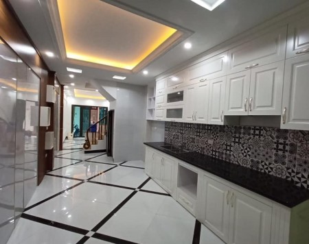 Bán nhà trung tâm Quận Đống Đa, dt 48m2, 6 tầng đường thoáng, dọn bào ở luôn, giá chỉ 3.4 tỷ