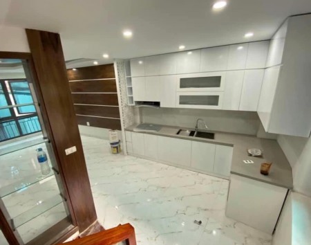 Bán gấp nhà Cầu Giấy nguyên căn lô góc ga ra ô tô mặt tiền 5,1m giá hợp lí giá bán 6.25 tỷ