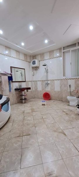 Bán nhà nguyên căn 5 tầng chính chủ bao đẹp vào ở ngay, khu phân lô, mặt tiền đường rộng