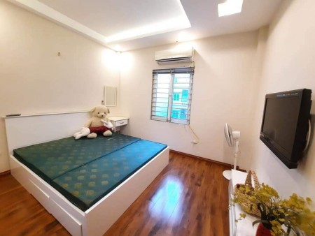 Bán nhà Hoàng Đạo Thành mới kính coong gần ô tô về ở luôn diện tích 36m2 giá 3.7 tỷ