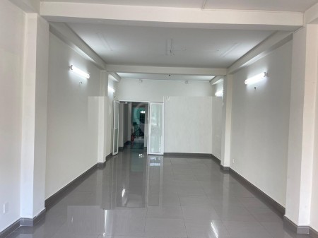 Nhà mặt tiền Trần Hưng Đạo mt 4.5m, dt 23m2, 5 tầng đúc thuận tiện kinh doanh