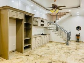 Nhà nguyên căn đúc kiên cố 4.5 tầng khu TDC Cây Đa 13 Gốc, giá hơn 4 tỷ, lh 0964380510