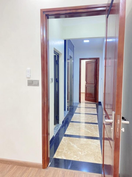 Bán nhà Bồ Đề Long Biên, gara ô tô thang máy ngõ thông, dt 50m2, 6 tầng, mt. 4m, giá 5.7 tỷ