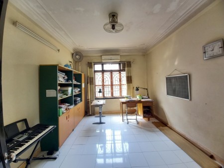 Bán nhà Giáp Bát, Quận Hoàng Mai diện tích xây dựng 30m2, 4 tầng, 3 ngủ chỉ nhỉnh 2 tỷ