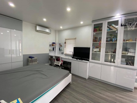 Bán nhà phố Đống Đa 3 ô tô dàn ngang, view hồ, KD đỉnh, vỉa hè cực to 46m 4T MT3.8m 16 tỷ