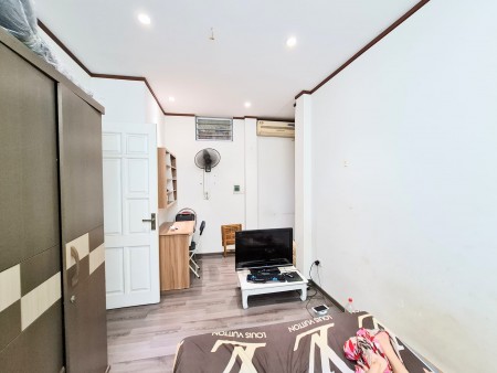 Bán nhà. rẻ đẹp nhà mới trung tâm Quận Hoàng Mai, diện tích 32m2, 5 tầng giá chỉ 2.2 tỷ