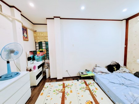 Bán nhà nguyên căn siêu phẩm đường Lĩnh Nam diện tích 30m2, giá nhỉnh 2 tỷ, sổ chính chủ