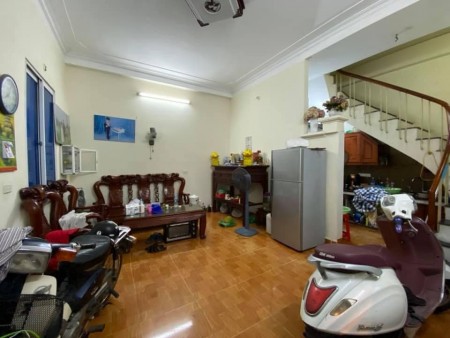 Bán nhà hiếm dtsd 38m2, Hoàng Hoa Thám, 10m ra phố 3 mặt thoáng, giá hợp lý, 4 tầng đúc