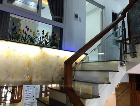 Bán nhà Nguyễn Khang ngõ rộng diện tích sử dụng 40m2 đúc 4 tầng, mặt tiền 5m, lhcc
