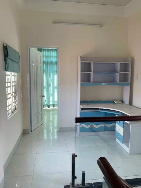 Bán nhà nguyên căn gần khu công nghiệp Quận Tân Bình hẻm xe tải dtsd 40m2, giá 3.9 tỷ