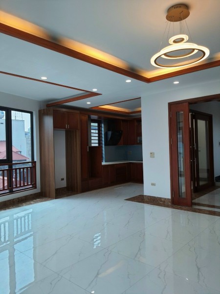 Bán nhà Giảng Võ Đống Đa, 5 tầng 95m2, mặt tiền 5m, giá 9,6 tỷ