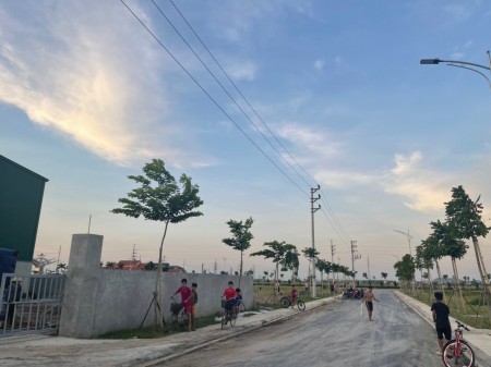 Chính chủ gửi bán 7000m thương mại dịch vụ giá 500/m2 khu vực trung tâm tt Quất Lâm