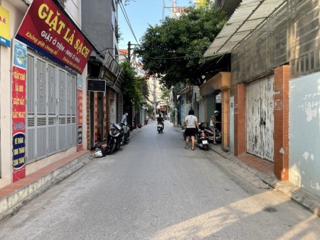 Bán lô đất tại ngõ 100 Cửu Việt 2, đường ô tô, kinh doanh được, sổ đỏ chính chủ, không tranh chấp