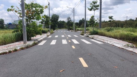 Chính chủ bán gấp đất nền MT Phan Văn Mảng KDC Thuận đạo 800 triệu 100m2, hỗ trợ vay 50%, SHR