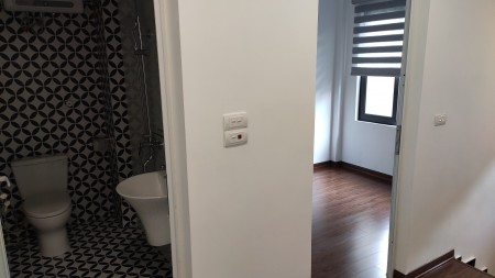 Bán nhà đẹp 5 tầng x 39m2 ngõ 67 Thái Thịnh giá 4,8 tỷ. LH 0912442669
