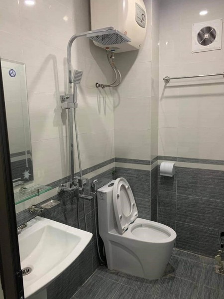 Bán nhà nguyên căn lô góc phố Hữu Hưng, bao đẹp, vào ở ngay, diện tích 51m2 giá 3,3 tỷ