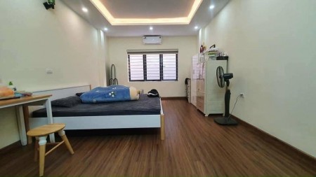 Bán nhà Chính Kinh, diện tích sử dụng 33m2, đúc kiên cố 4 tầng, giá bán 2.8 tỷ sổ sẵn