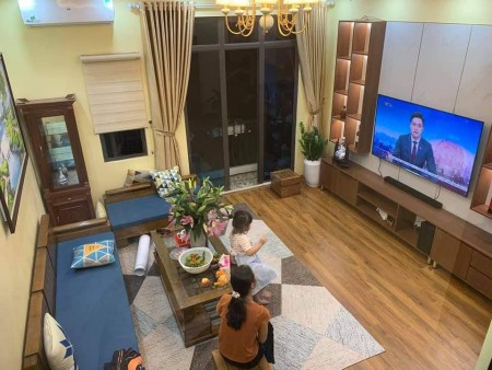 Ô tô Mercedes vào nhà! Nhà Ngọc Lâm, Long Biên, 44m, 5 tầng, giá 4.85 tỷ.