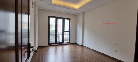 Bán nhà phố Bồ Đề, mới kính coong - gần phố - ô tô sát nhà, diện tích 35m2 nhỉnh 3 tỷ