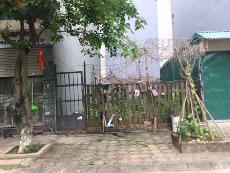 Bán gấp mảnh đất diện tích sử dụng 63m2 mặt phố Xuân Đỗ phường Cự Khối giá 4.5 tỷ