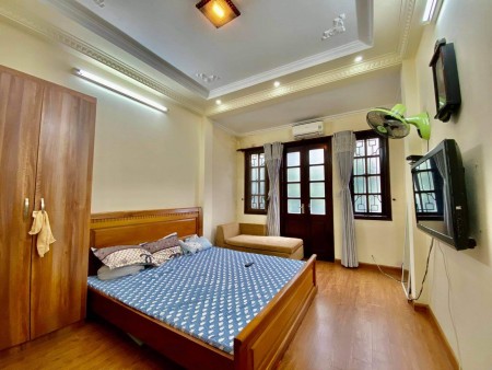 Bán gấp nhà khu Ngọc Hà dt 52m2, 5 tầng, phân lô, ngõ ô tô, nhà mới xây giá bán 5 tỷ8