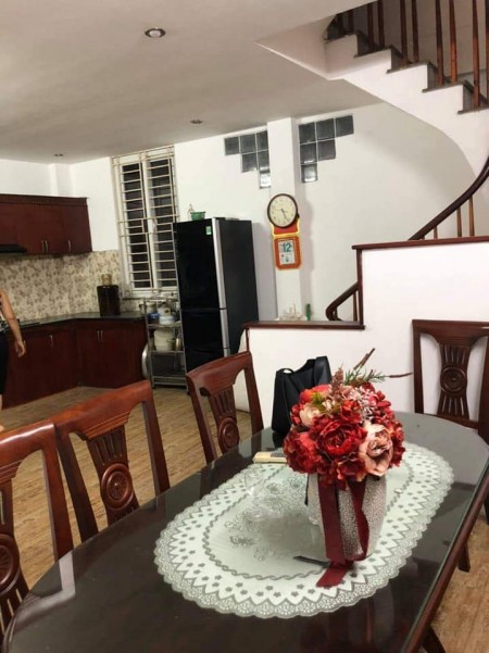 Bán nhà nguyên căn ngay chân toà Mipec Long Biên, bao đẹp, thông thoáng, dt 40m2, giá 2.9 tỷ