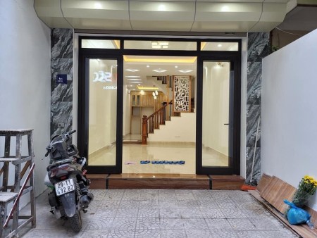 Chủ đang cần tiền gấp hạ chào 500 triệu bán căn nhà 56M Phố Thái Hà vỉa hè rộng kinh doanh đỉnh