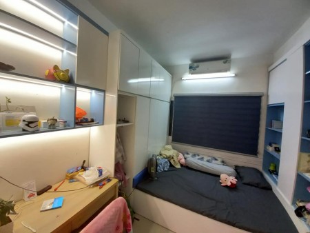 Một nhà ra mặt ngõ ô tô tránh, sát phố bán nhà Khuất Duy Tiến, dt 15/18m2, 5 tầng, giá 1.96 tỷ