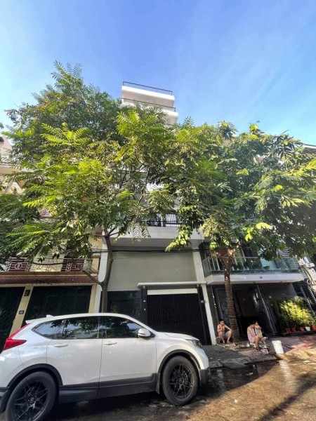 Bán nhà mới Đức Giang ô tô 16 chỗ đỗ cửa, diện tích sử dụng 44m2 giá chào 3.9 tỷ